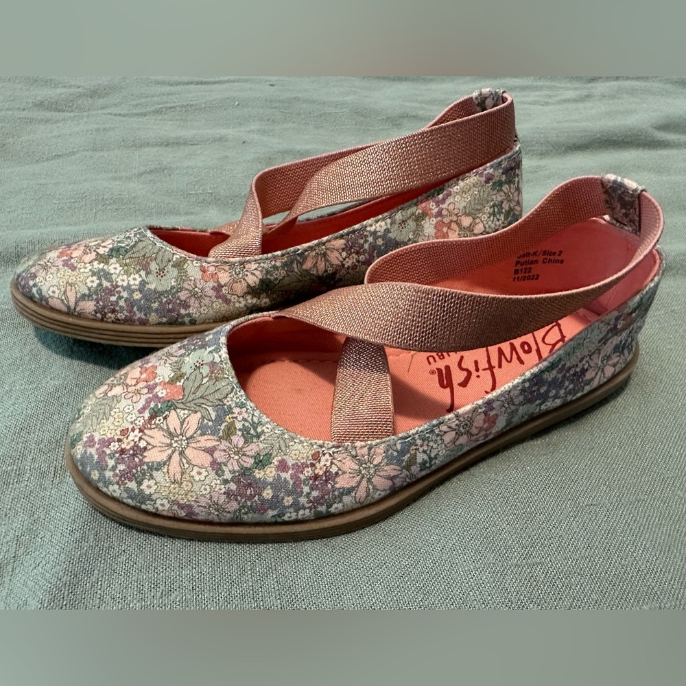 Girls wrap flats